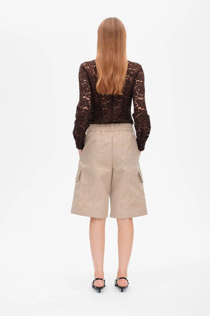 Baum und Pferdgarten, Neeto Shorts