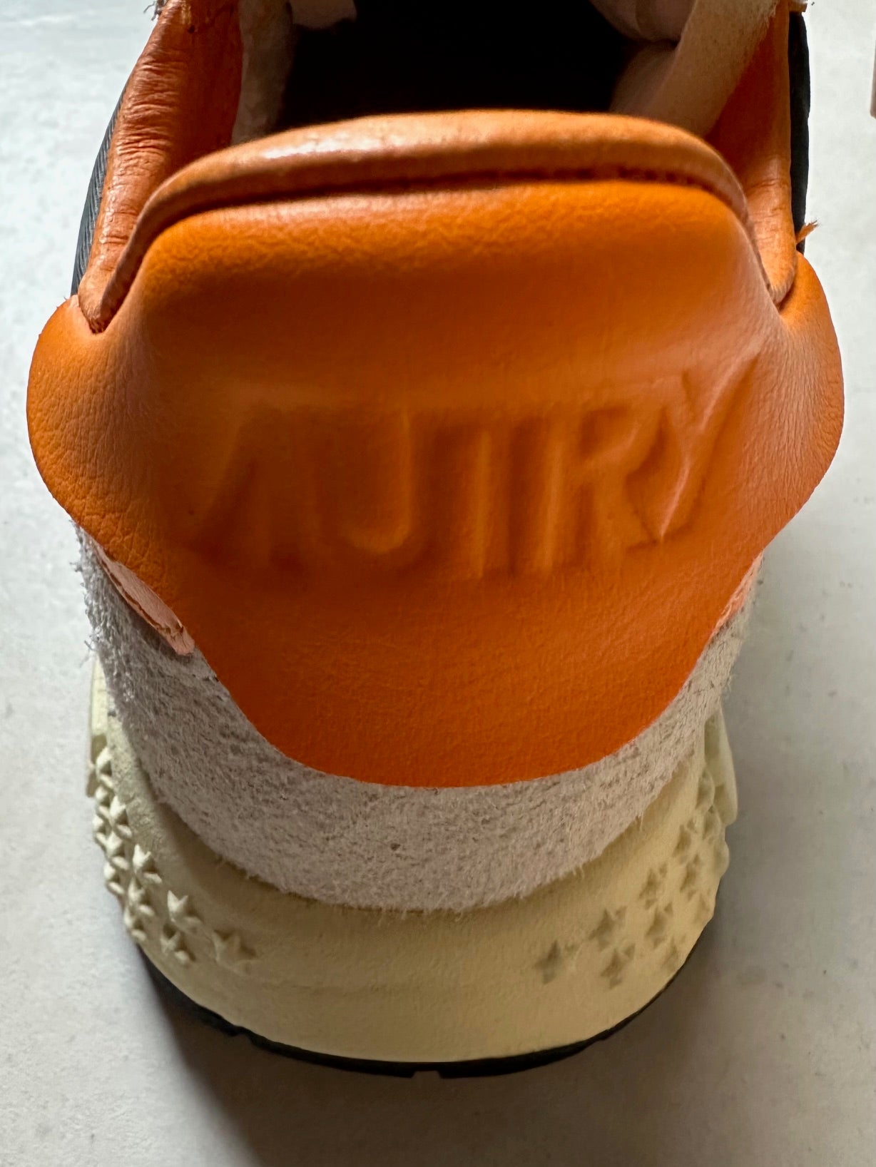 Autry Sneakers / med oranga detaljer