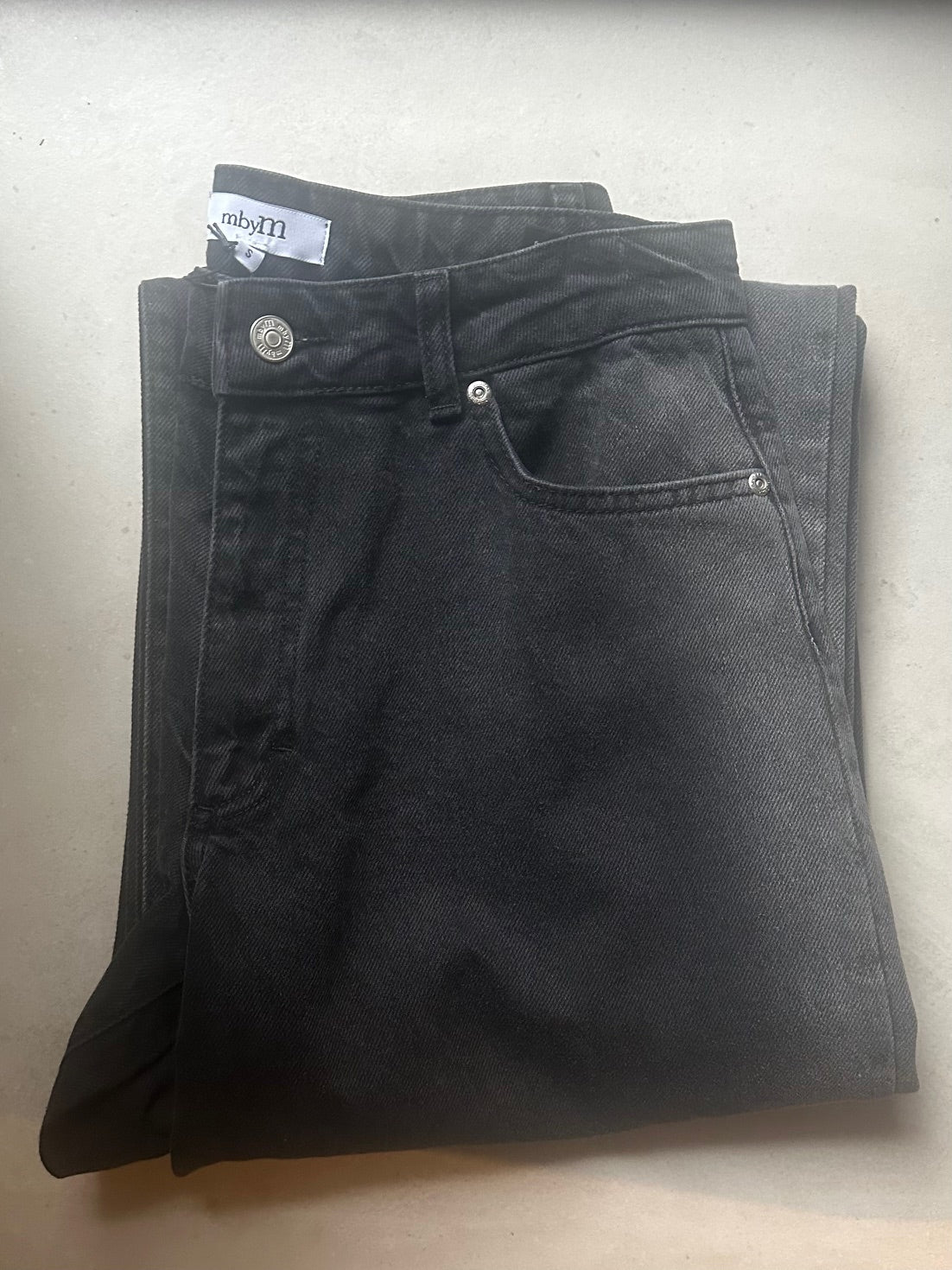 mbyM, Pyrias-M jeans i grått