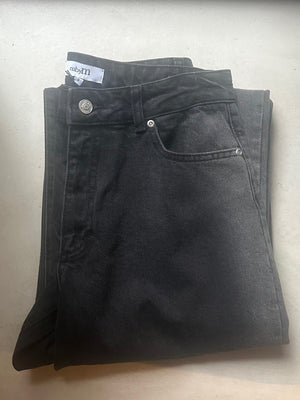 mbyM, Pyrias-M jeans i grått