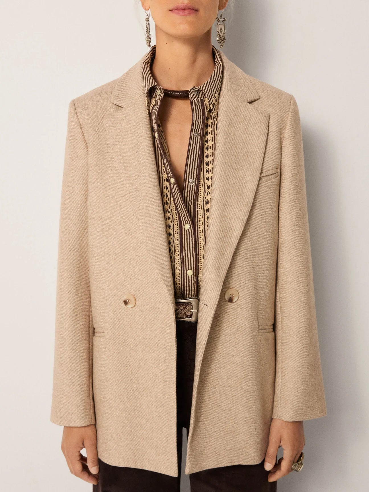 beige_blazer_maison_hotel