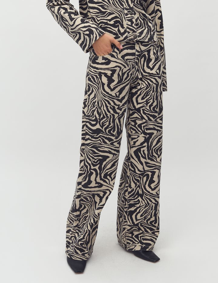 mbyM, Pyras-M jeans