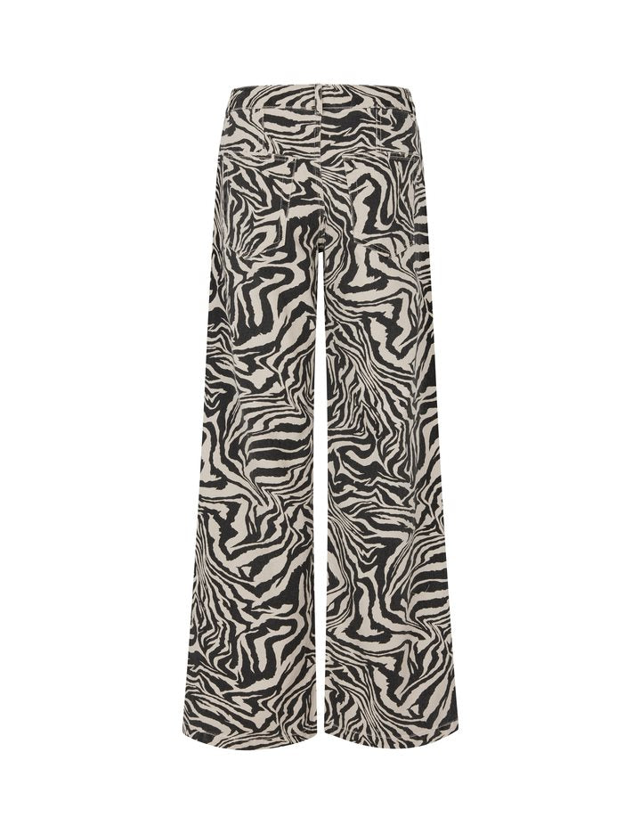 mbyM, Pyras-M jeans